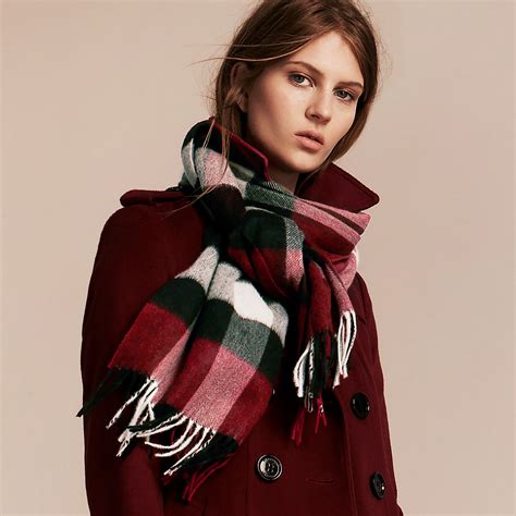 how to wear large burberry scarf|Burberry scarf pattern.